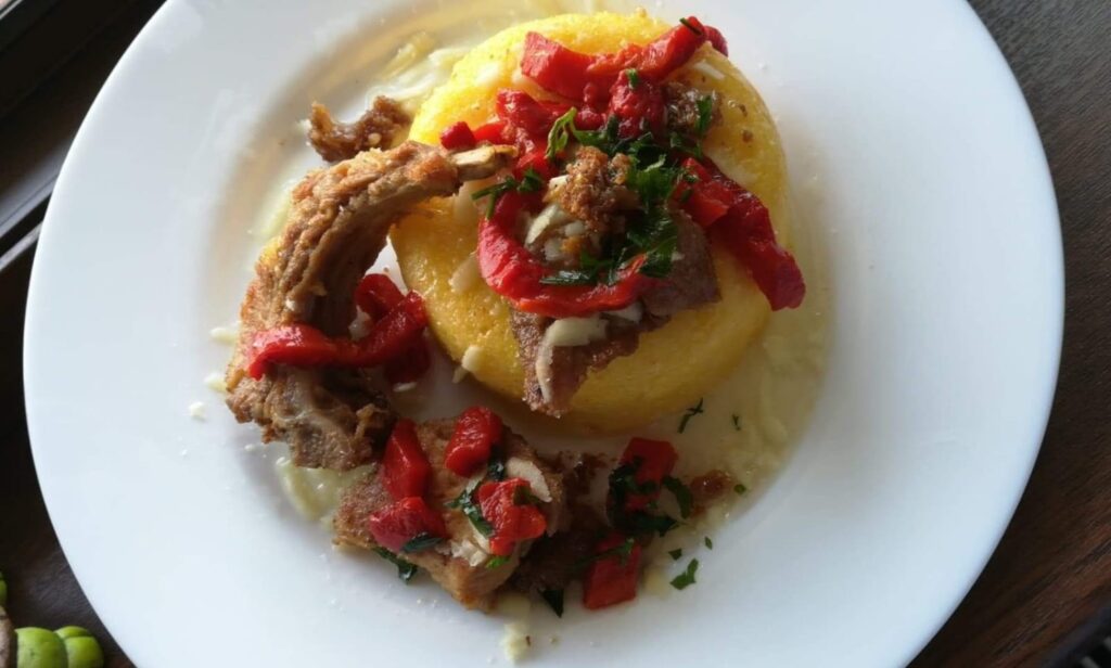 Tochitura de porc cu mamaliguta