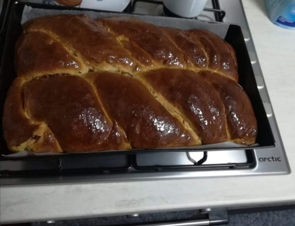 Cozonac pufos cu rahat