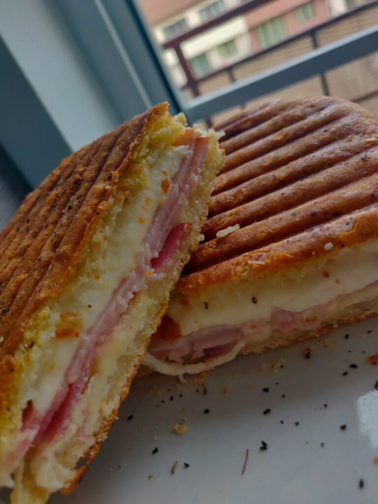 Sandwich carbonara presat