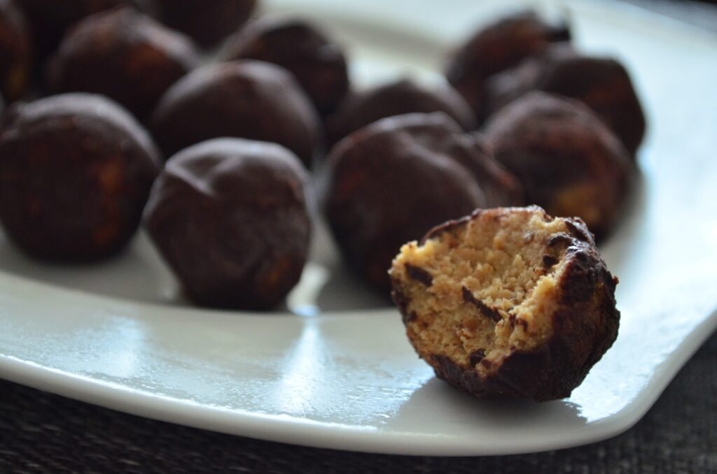 Biluţe cu unt de arahide