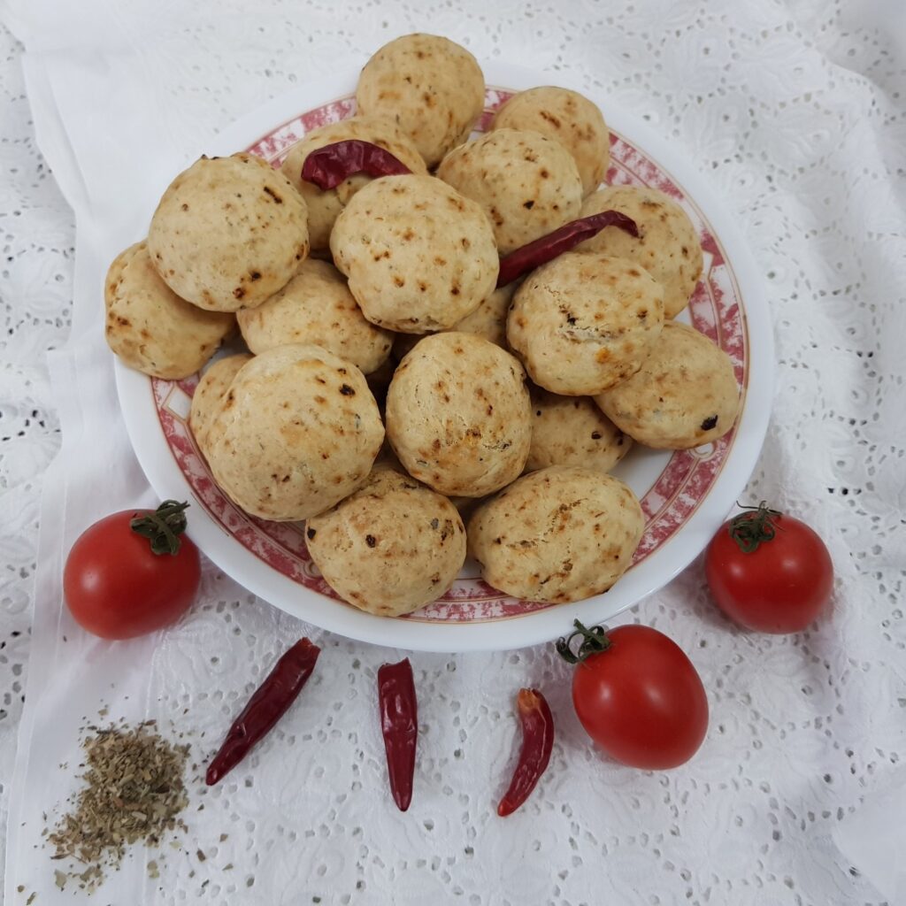 Fursecuri sărate cu roșii uscate ,chilli și busuioc