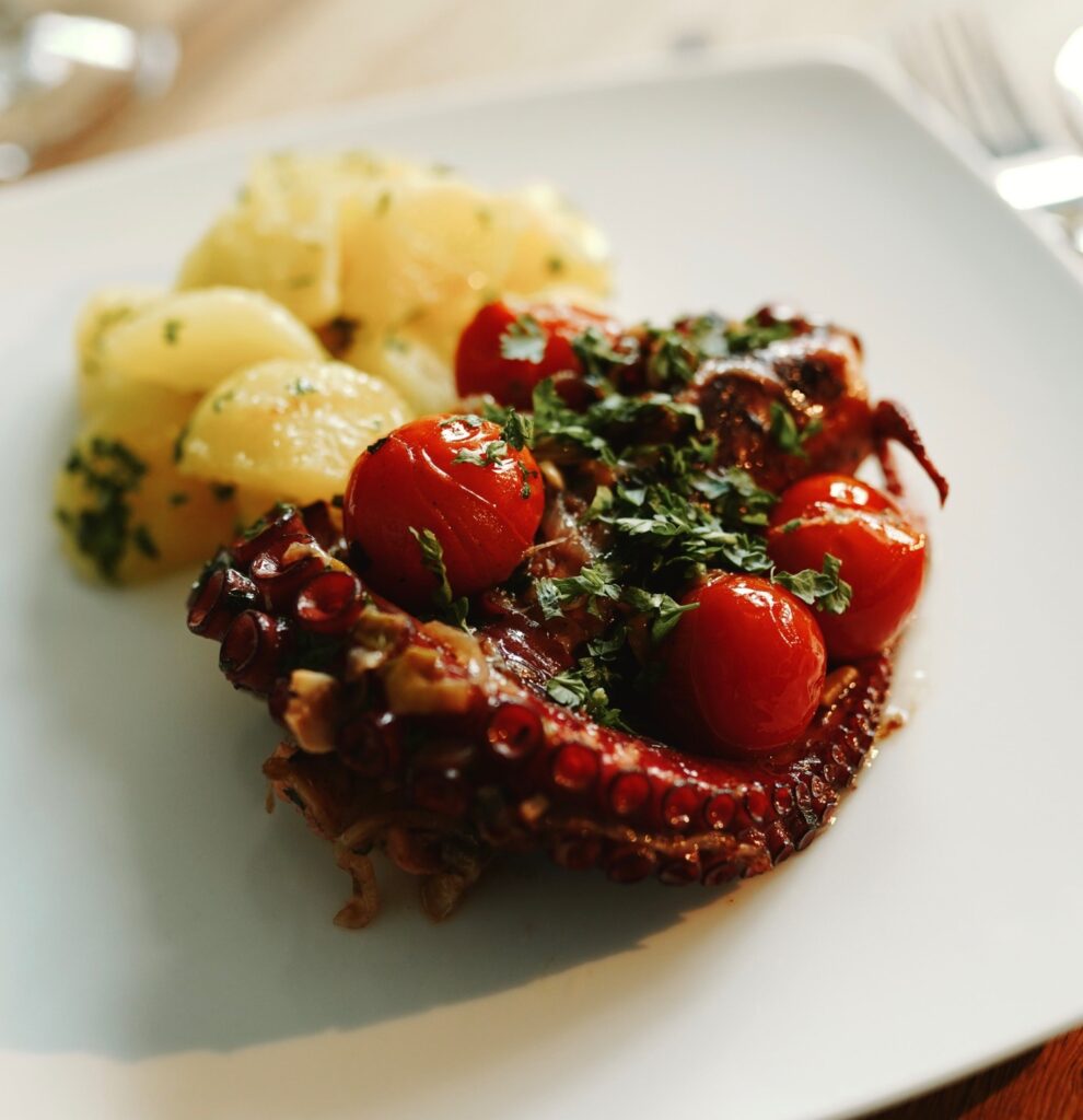 Caracatița la tigaie cu cartofi natur