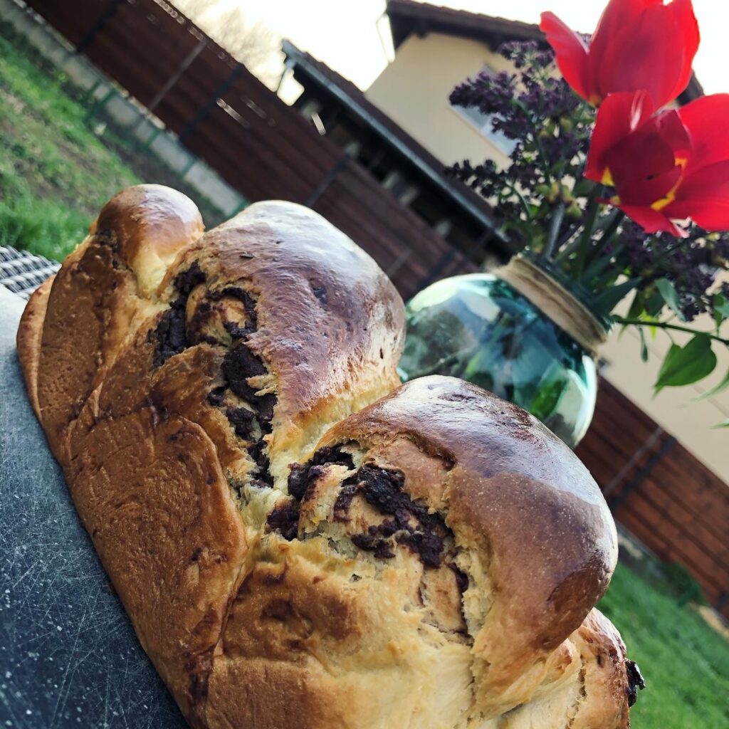 Cozonac pufos cu nuca