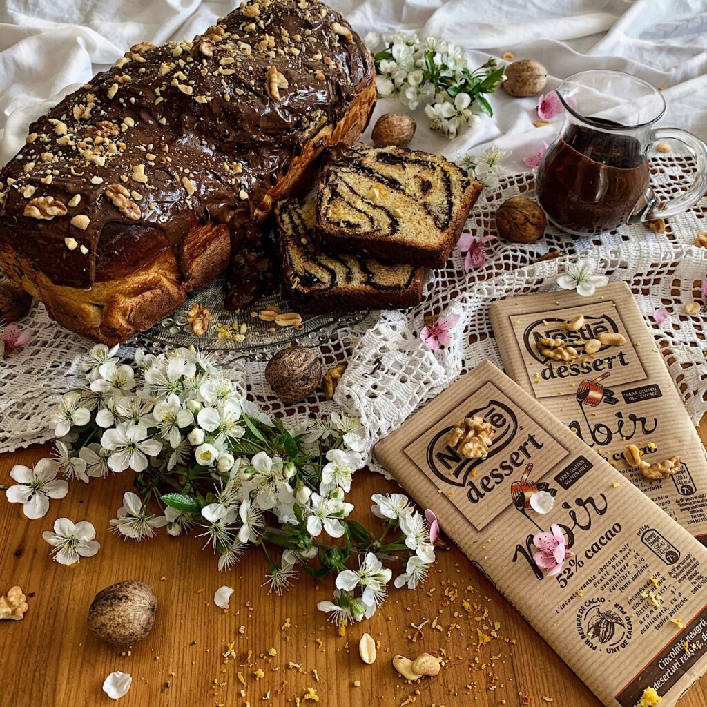 Cozonac împletit cu ciocolată și nucă