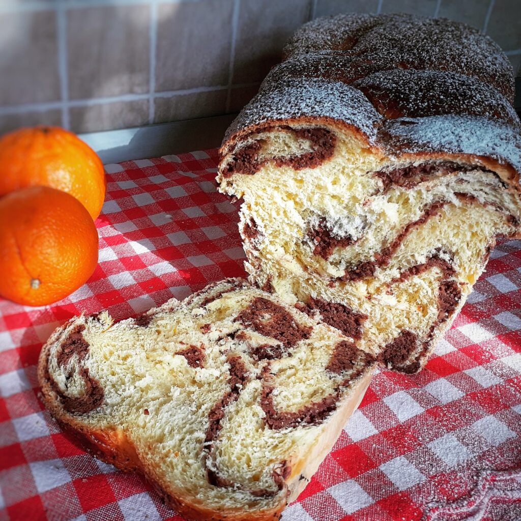 Cozonac cu nucă din belşug