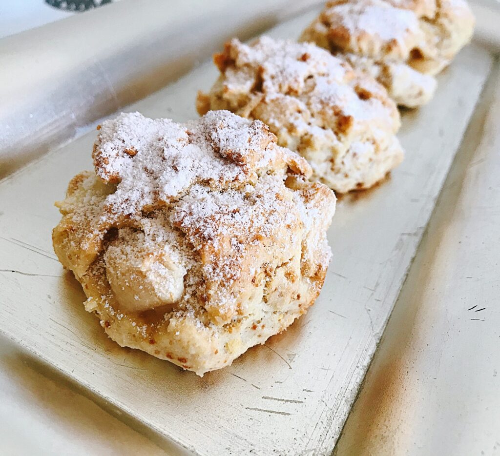 Biscuiți fragezi cu măr (baby-friendly)