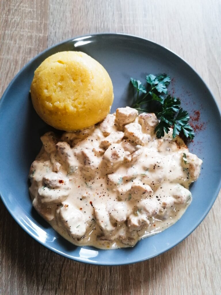 Ciulama din piept de pui