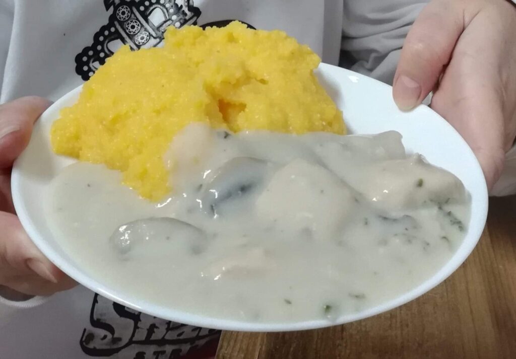 Ciulama de pui cu ciuperci