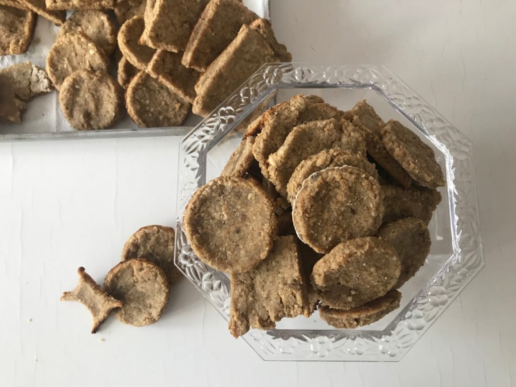 Biscuiti de casa din paine uscata