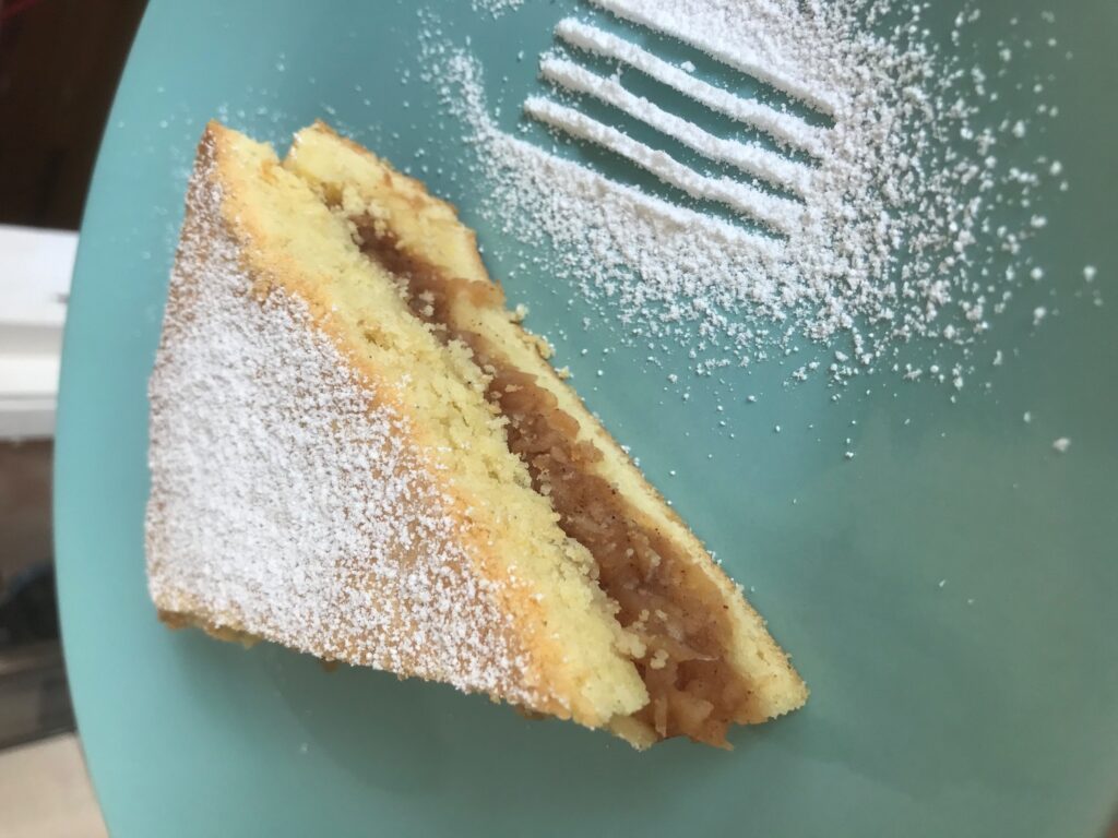 Prăjitură fragedă cu mere