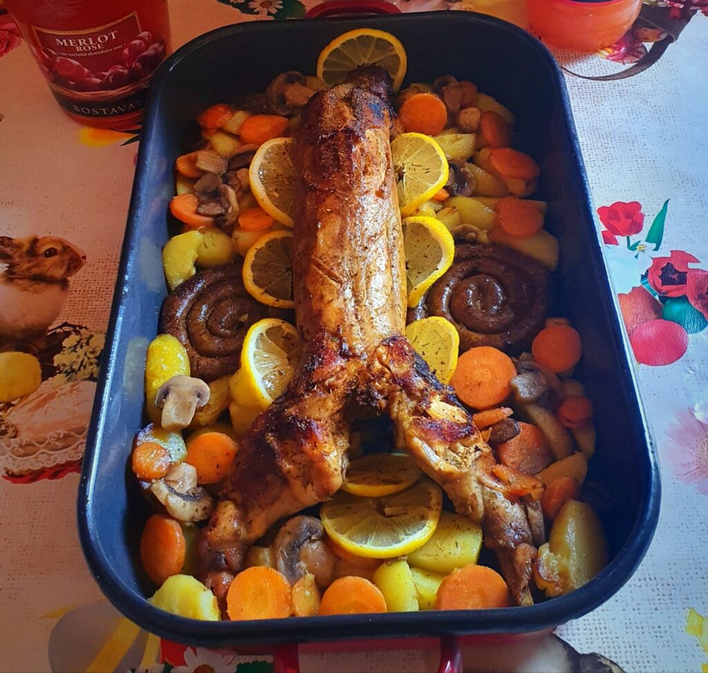 Iepure la cuptor pe pat de legume