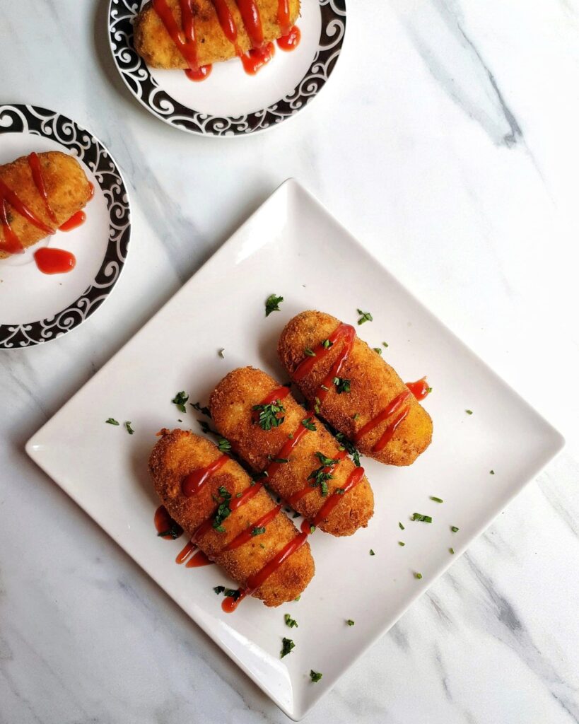 Crochete cu cartofi și carne tocată