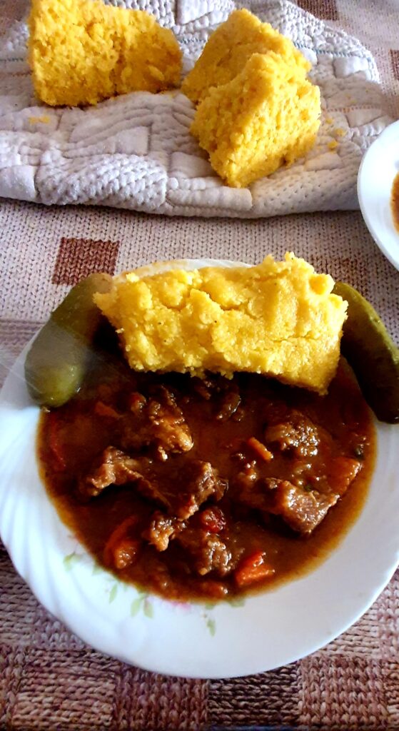 Gulaș vânătoresc (mistreț)