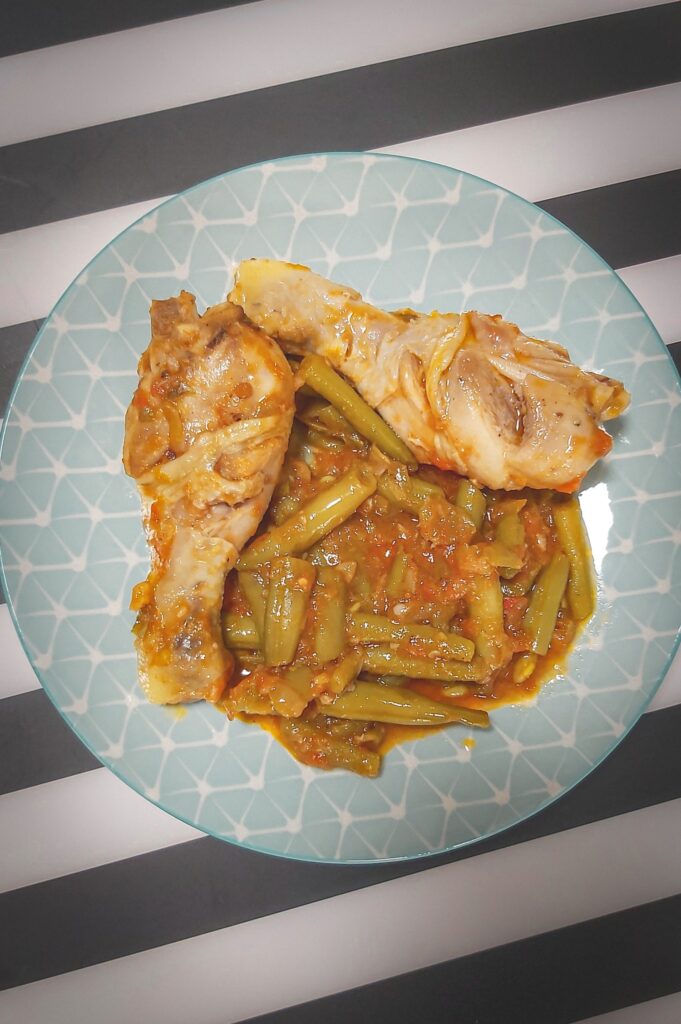 Copănele cu păstăi și usturoi