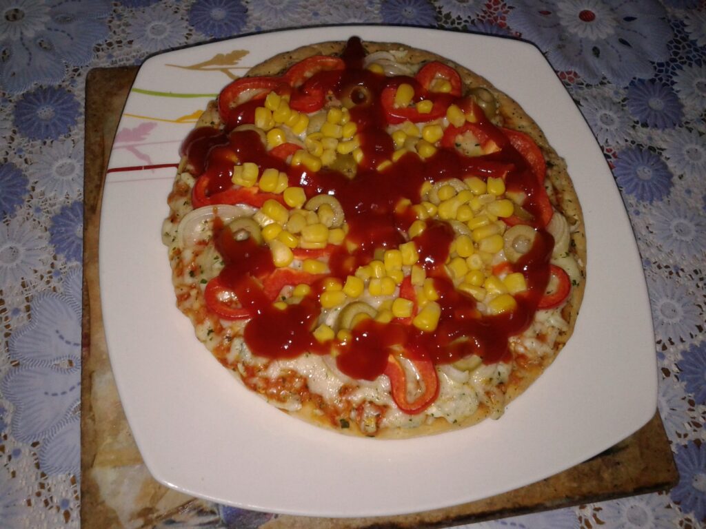 Pizza cu branza, ardei si porumb