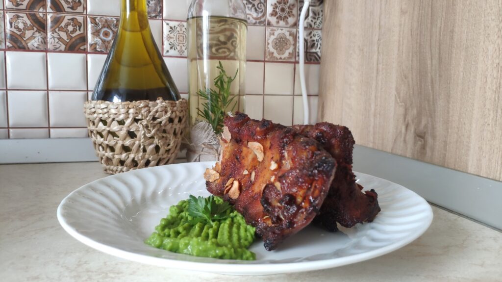 Coaste de porc la cuptor cu piure de mazare