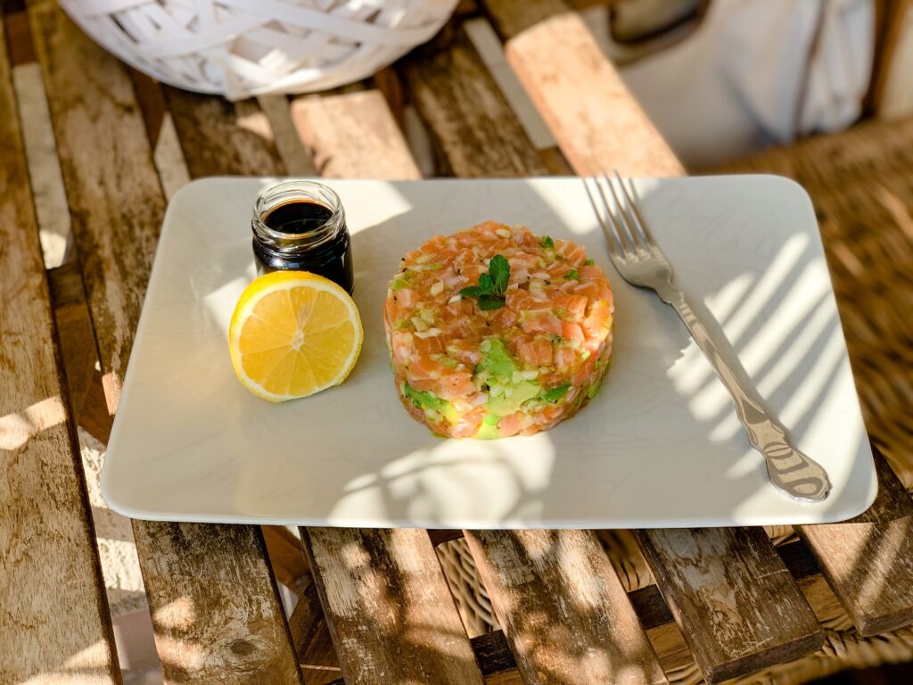 Tartar de somon cu avocado