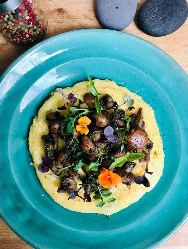 Mămăligă cu ciuperci