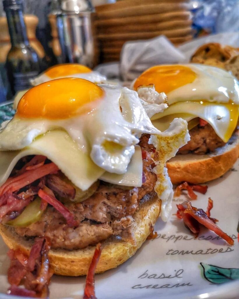 Homemade cheeseburgers cu ou