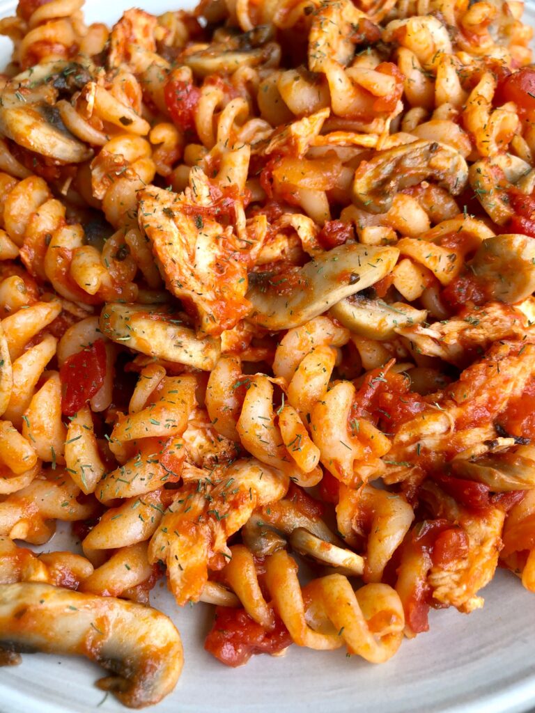 Paste cu pui si ciuperci