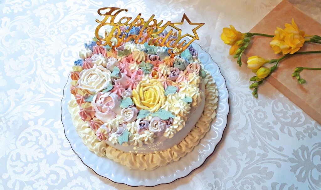 Tort cu migdale și flori